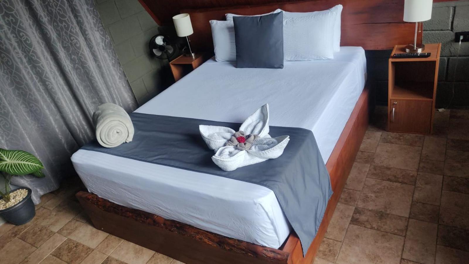 Yarumo Lodge, Rio Celeste Black Chalets Bijagua Luaran gambar