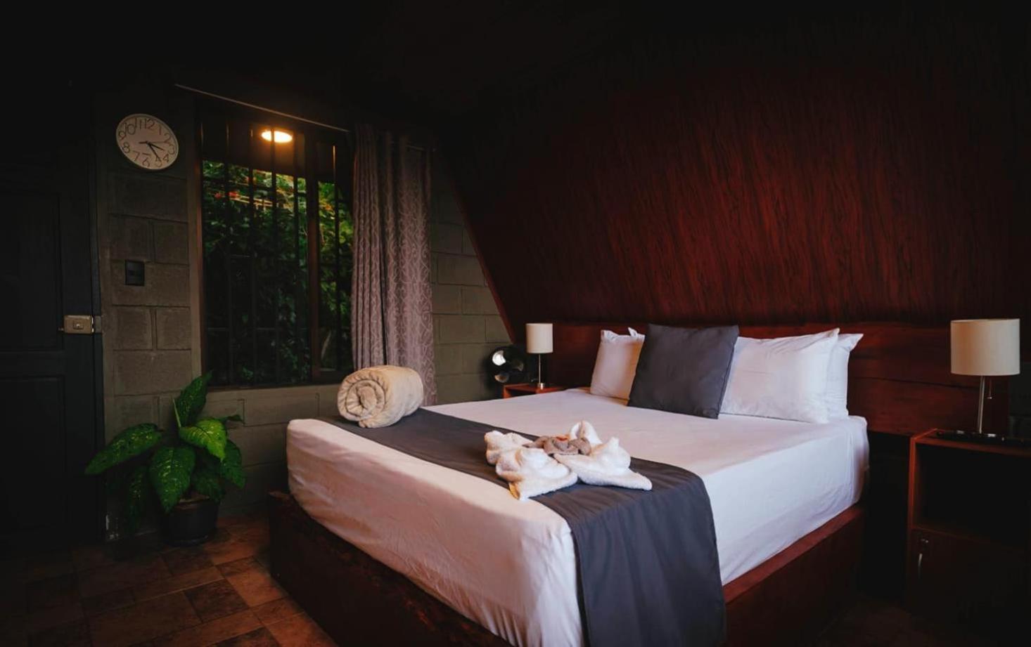 Yarumo Lodge, Rio Celeste Black Chalets Bijagua Luaran gambar